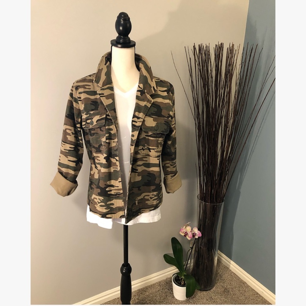 Sanctuary camo shirt/ jacket, NWT. SO CUTE!!